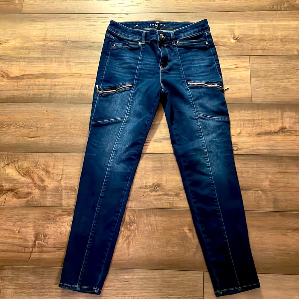 WHBM size 6 denim skinny jeans.